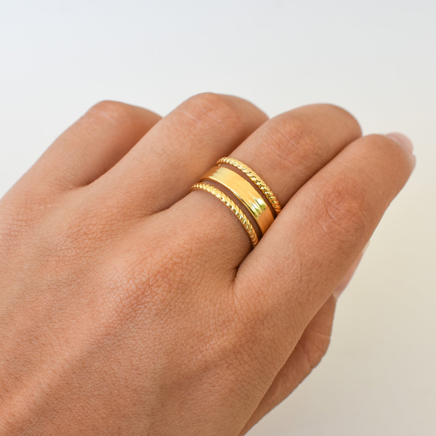 Anillo Amira