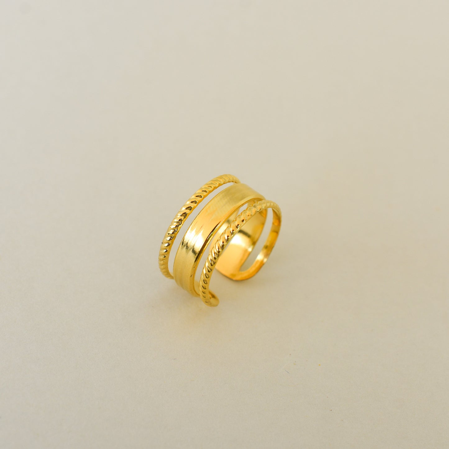 Anillo Amira